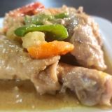 Pininyahang manok sa gata